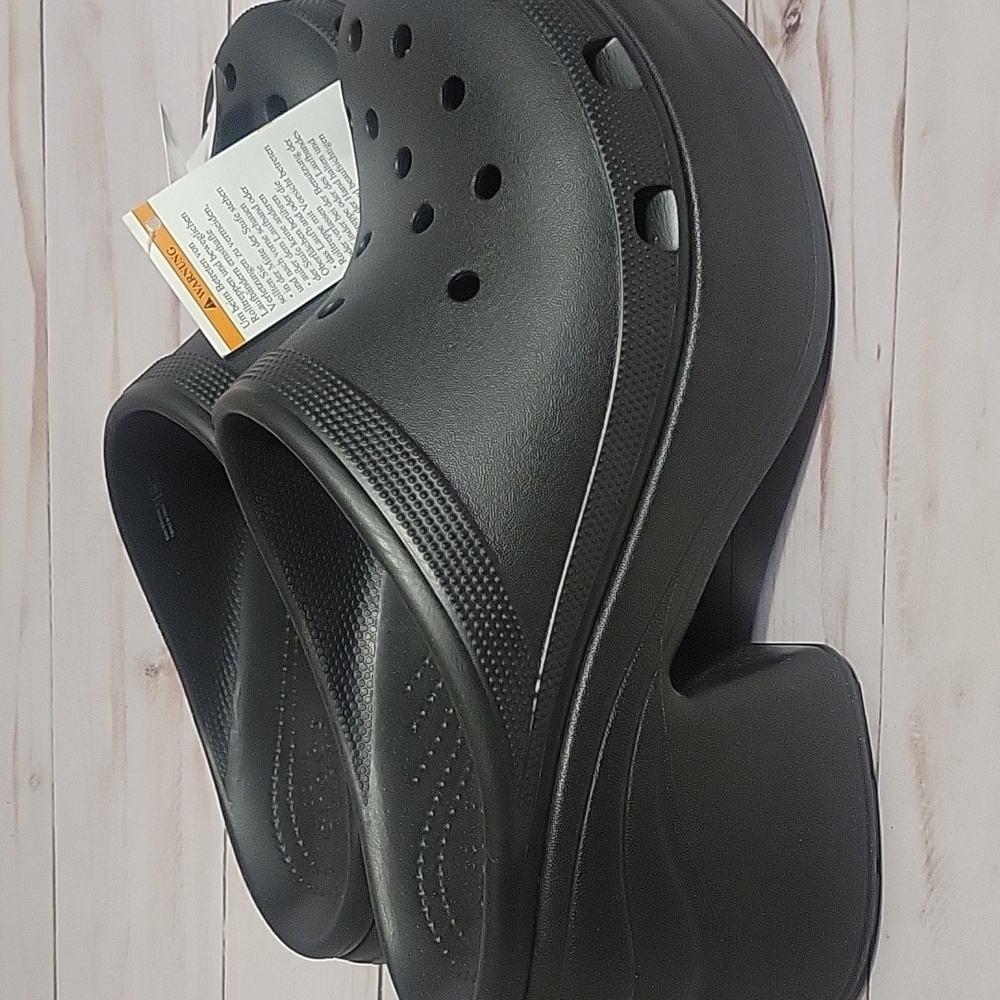 Platform Crocs Size 12 (W) and 10 (M) - Picture 4 of 5